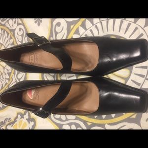 Circa Joan & David Black Pumps